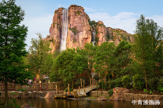 【上海迪士尼乐园】乐园门票+绿地假日2日游