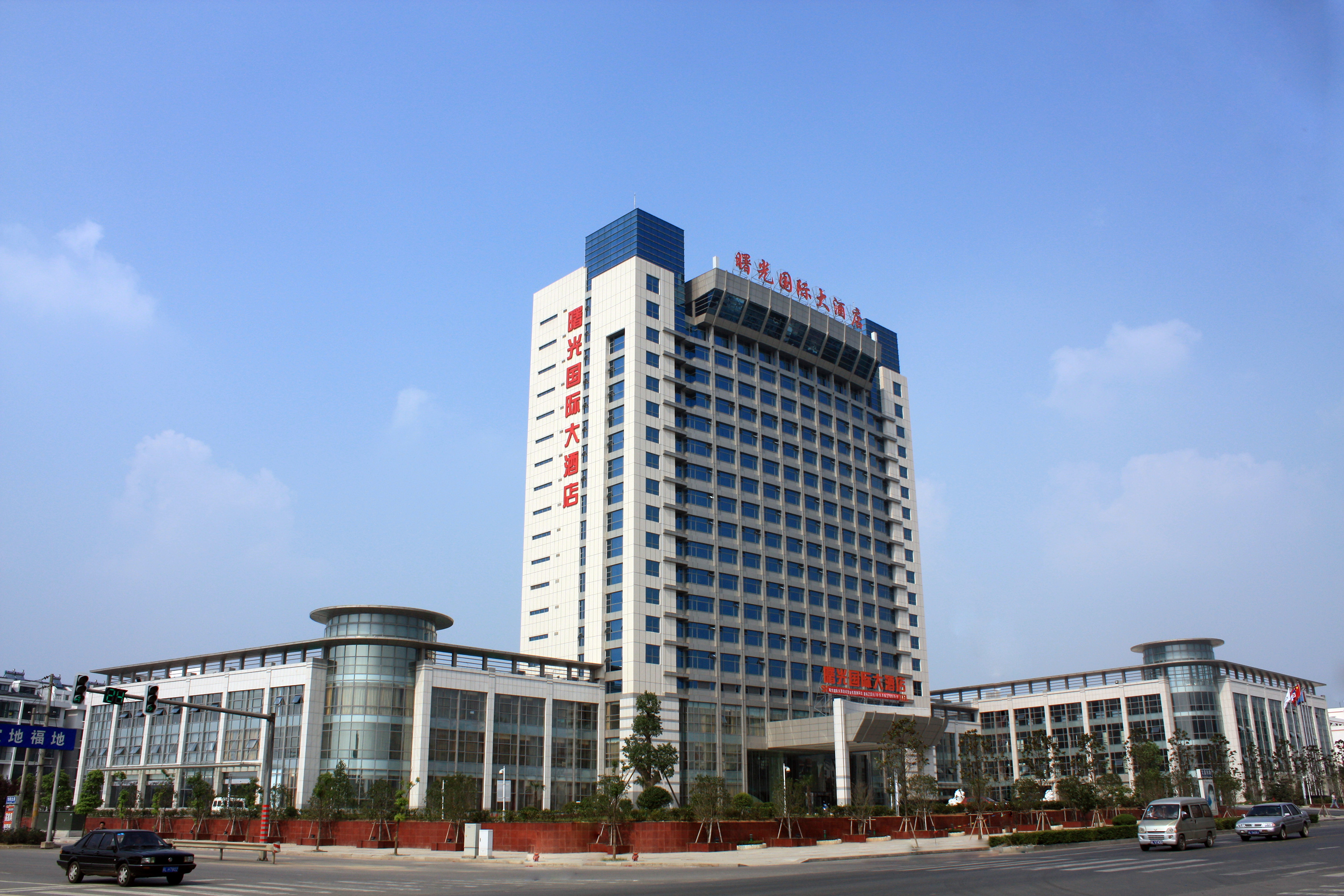 【周边自驾】句容曙光国际大酒店2日游【毗邻汤山/普通标间/室外泳池】