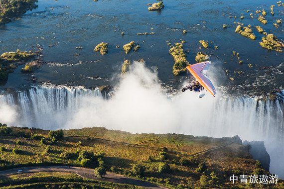 【南部非洲】贊比亞+津巴布韋+博茨瓦納+納米比亞四國13天【奧卡萬戈三角洲丨喬貝國家公園丨維多利亞大瀑布丨蘇絲斯黎紅沙漠丨紅泥人部落丨鯨灣】