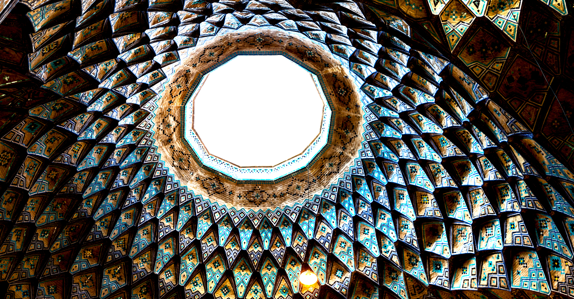 【地中海华彩号】深度伊朗+中东波斯湾邮轮18天17晚深入神秘伊朗，探索古波斯文明巡游奢华中东，体验伊斯兰文化豪华邮轮之旅