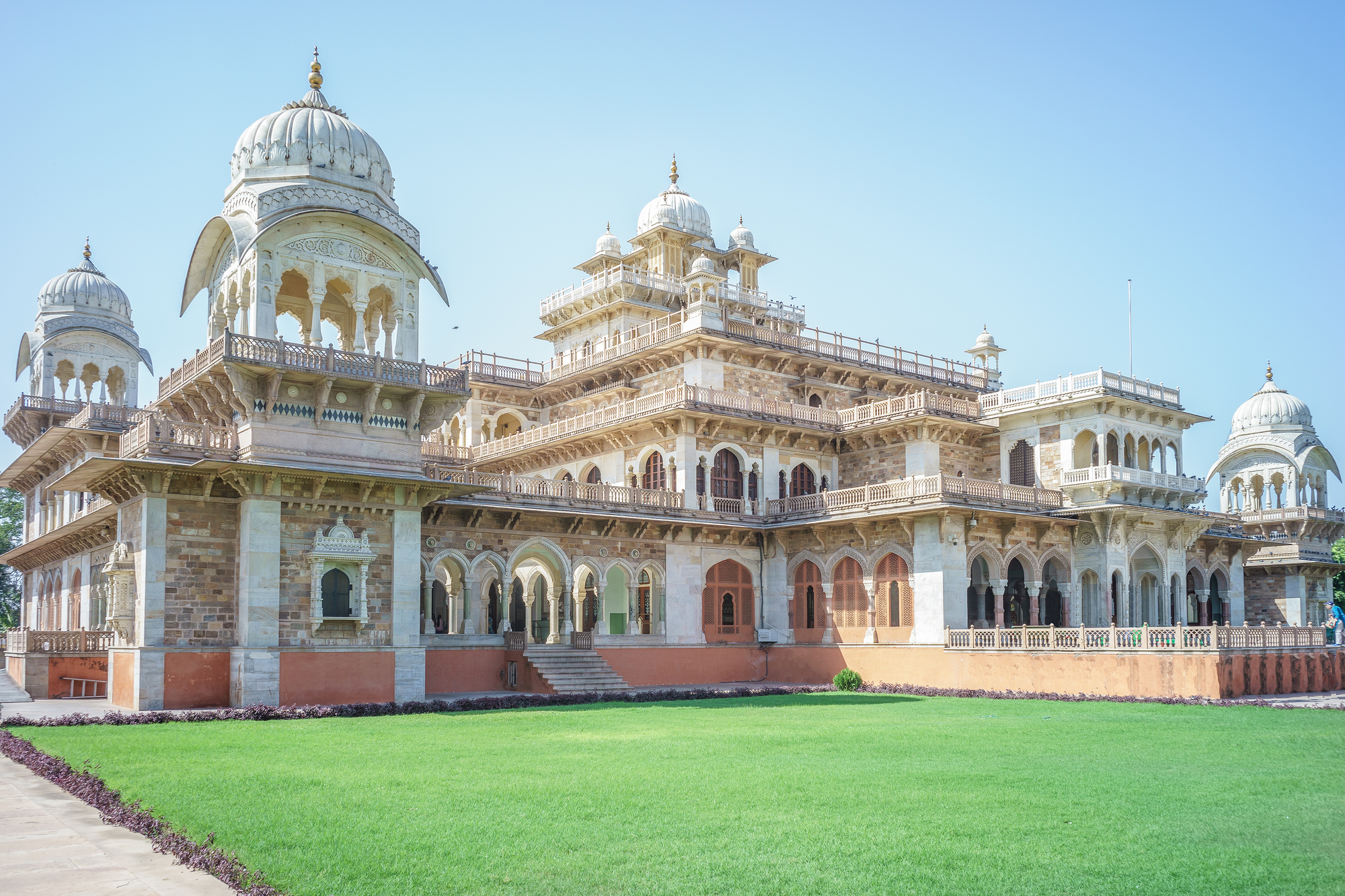 印度金三角/泰姬陵/亚格拉红堡/琥珀堡/城市宫殿/斯瓦米纳拉扬神庙/灯光秀6日游