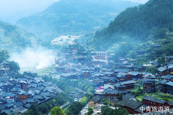 【贵州】轻奢?贵州纯玩双飞5日【黄果树+大小七孔+独山天洞+千户苗寨+青岩古镇】西江二上观景台+小七孔VIP通道丨2+1豪华车+VIP接送机