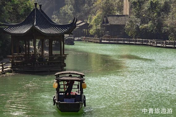 【芳华旅行家】川南入黔.山水画廊-宜宾+赤水+遵义双飞7日游【蜀南竹海+赤水大瀑布+乌江寨+兴文石海+李庄古镇+四洞沟】